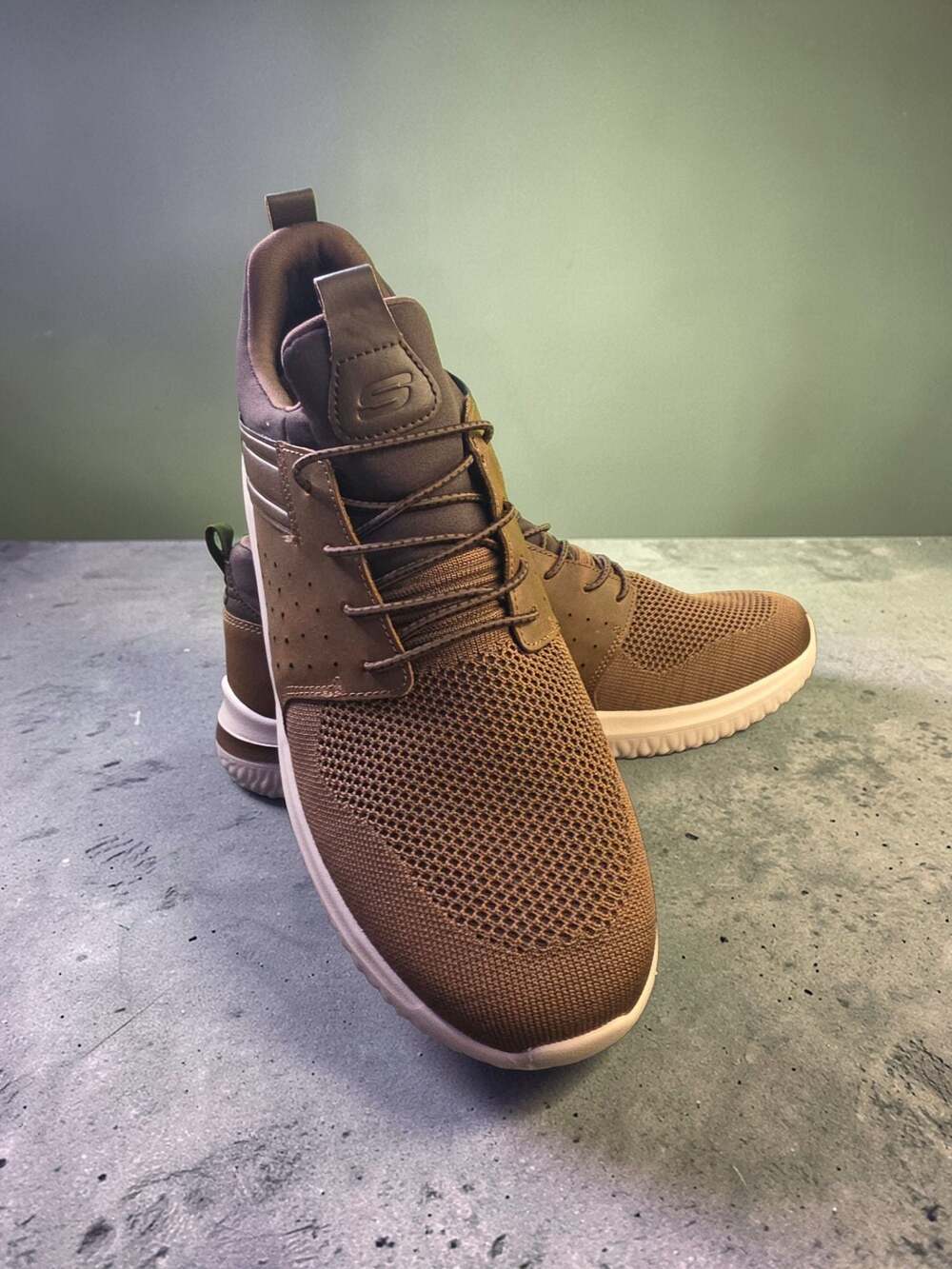 Skechers - Picture 9 of 13